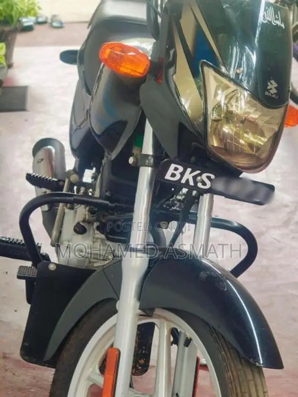 Bajaj CT100 2025