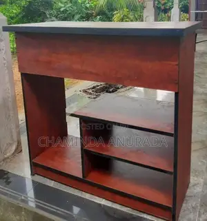 පරිගනක මේසයක්