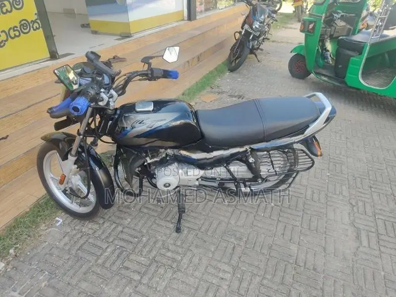 Bajaj CT100 2025