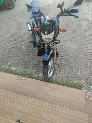 Bajaj CT100 2025