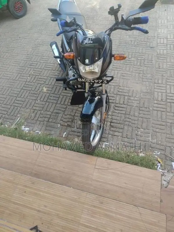 Bajaj CT100 2025