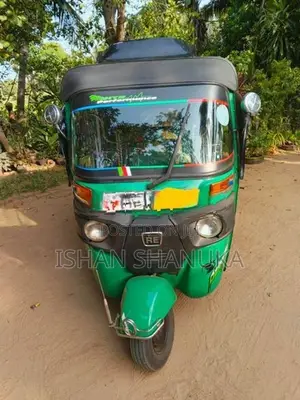 Bajaj RE 205 2017