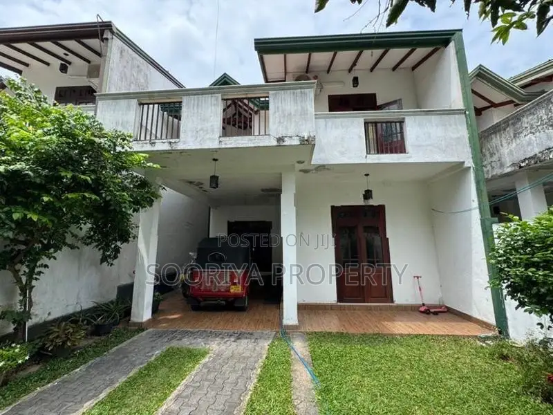 Almost Brand New 2 Story House for Sale in Piliyandala Town