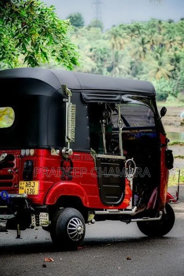 Bajaj RE 2016