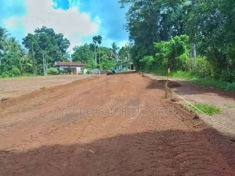 උඩුගම්පොළ නගරයර සමීපව බස් පාරට නුදුරින් හොඳ ඉඩමක් විකිණීමට