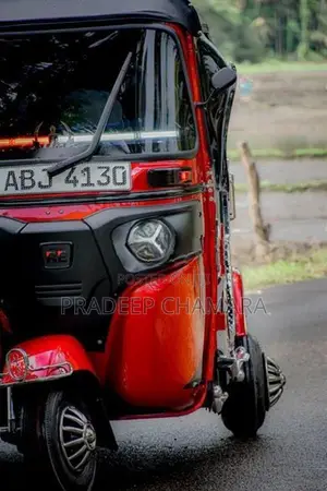 Bajaj RE 2016