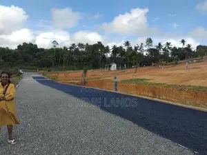 නේවාසික බිම් කොටස් කලුතර