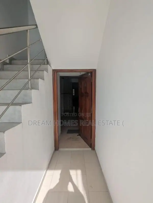 Commercial Building with Residential Units for Sale – Moragahahena