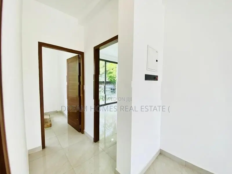 4 Bedroom House for Sale – Athurugiriya, Mullegama
