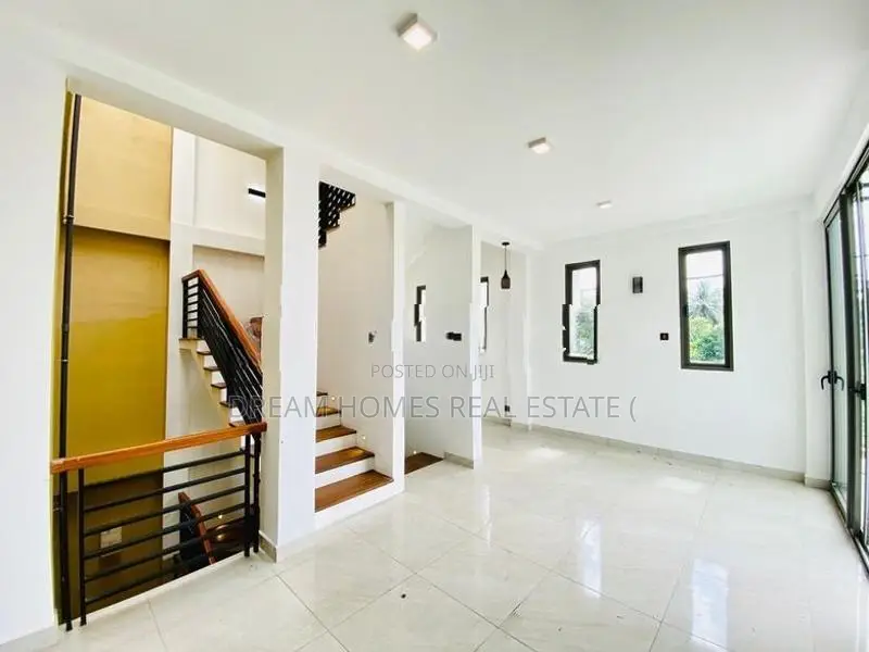 4 Bedroom House for Sale – Athurugiriya, Mullegama