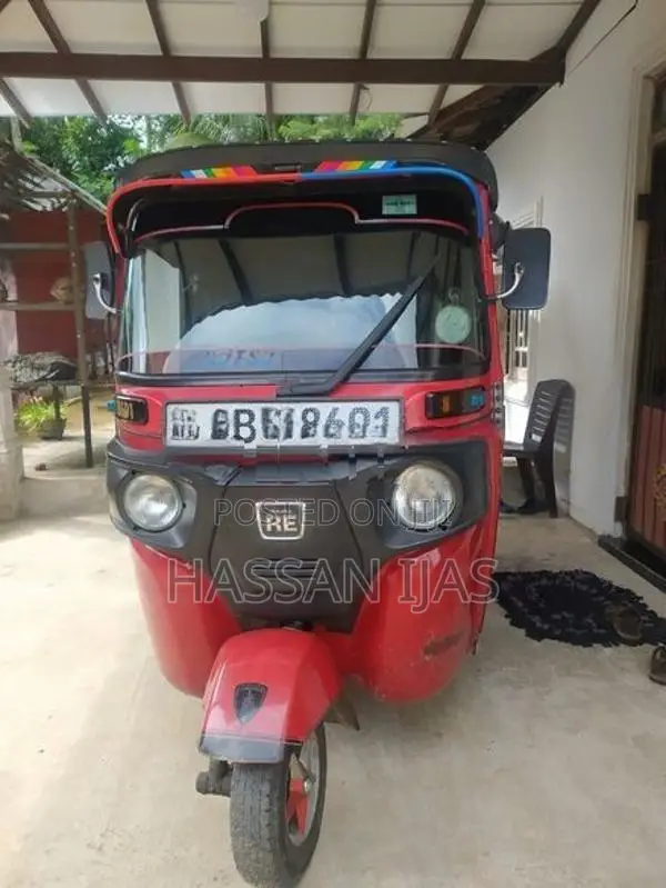 Bajaj RE 2019