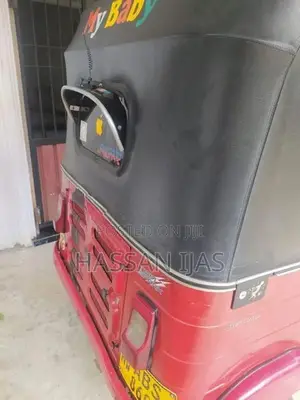 Bajaj RE 2019