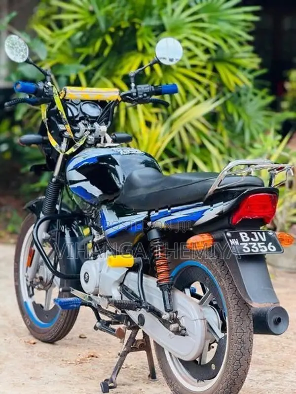 Bajaj CT100 2025