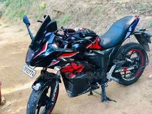 Suzuki Gixxer SF Red 2017