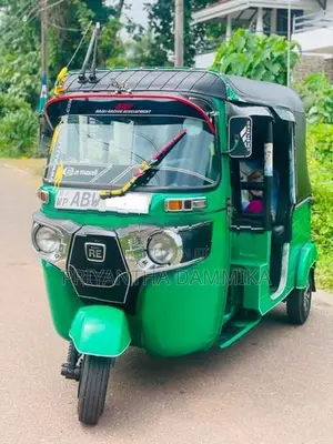 Bajaj RE 2019