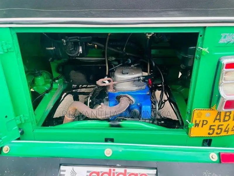 Bajaj RE 2019