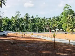 හෝමගම නගරයේ 129 මාර්ගයට ආසන්නව බිම් කොටස්