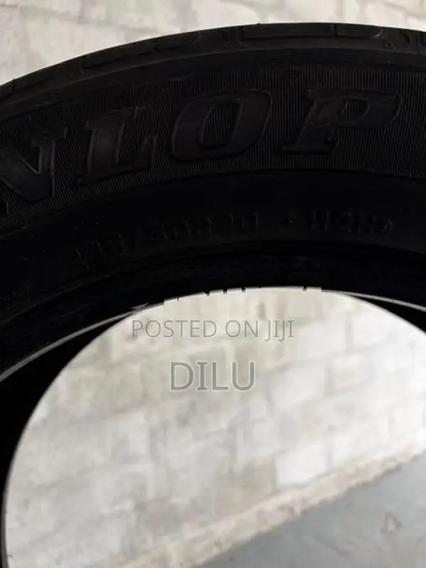 Toyota Land Cruiser V8 Dunlop Grandtrek PT2A Japan