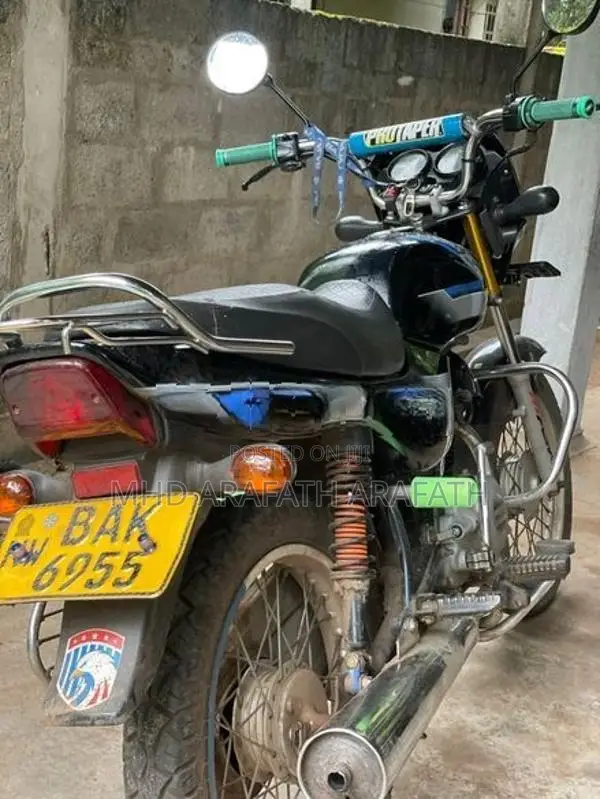Bajaj CT100 2015