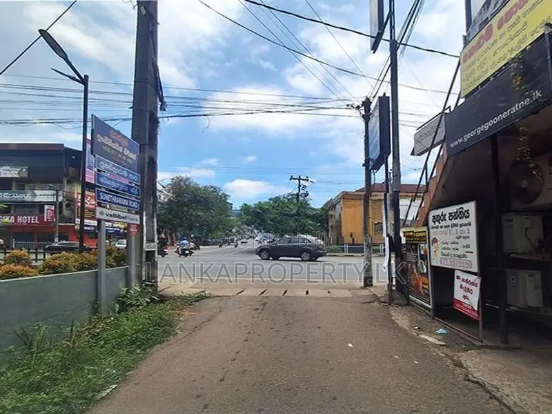 Land for Sale in Close to Kadawatha Town.