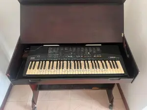 Yamaha Electronic Keyboard with Wooden stand
