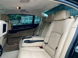 BMW 740Li 2012