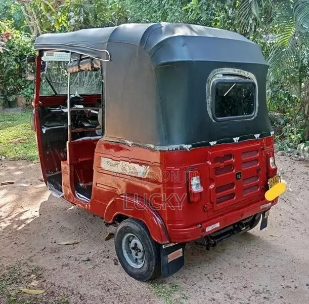 Bajaj RE 2015