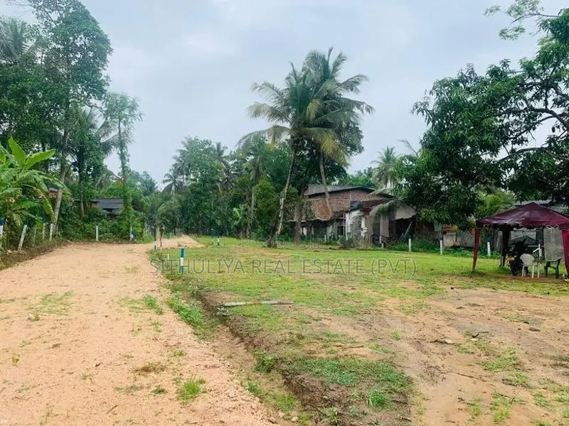 කුරුණෑගල පොතුහැර අධිවේගී පිවිසුම කිට්ටුවෙන් ඉඩමක්
