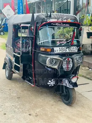 Bajaj RE 205 2015