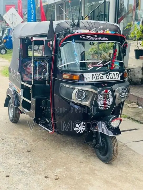 Bajaj RE 205 2015