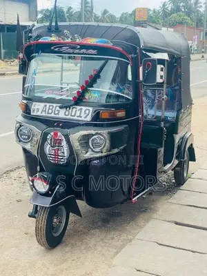Bajaj RE 205 2015