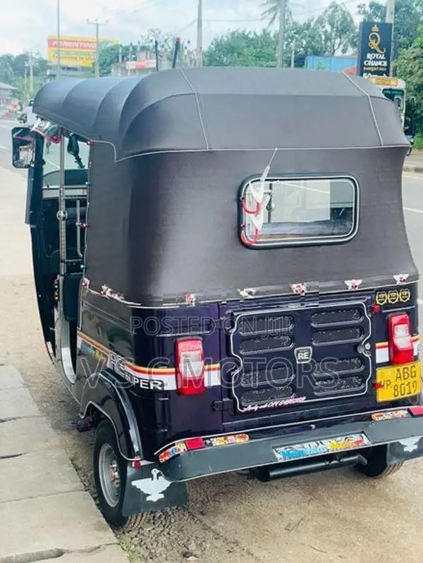 Bajaj RE 205 2015