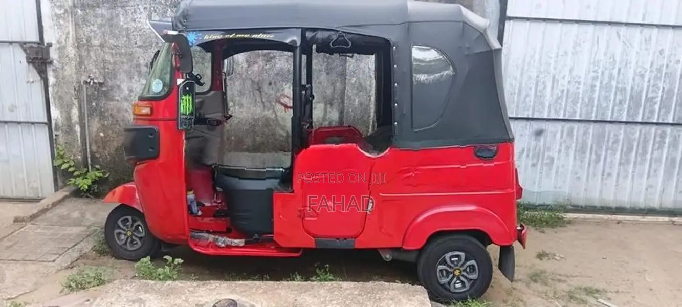 Bajaj RE 2025