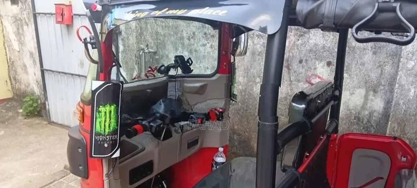 Bajaj RE 2025
