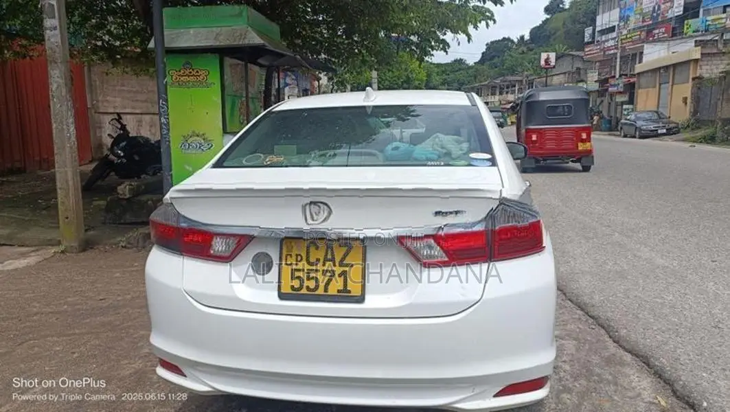Honda Grace 2016