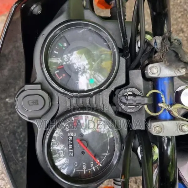 Bajaj CT100 2023