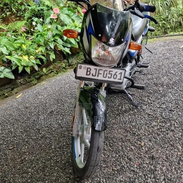 Bajaj CT100 2023