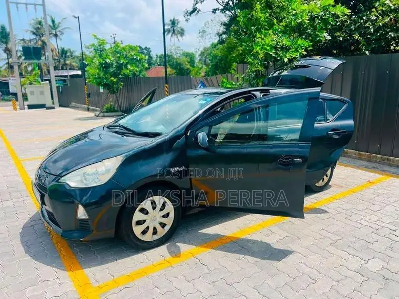 Toyota Aqua 2012