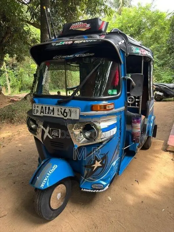 Bajaj RE 2015