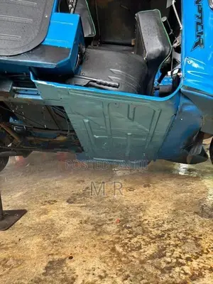 Bajaj RE 2015