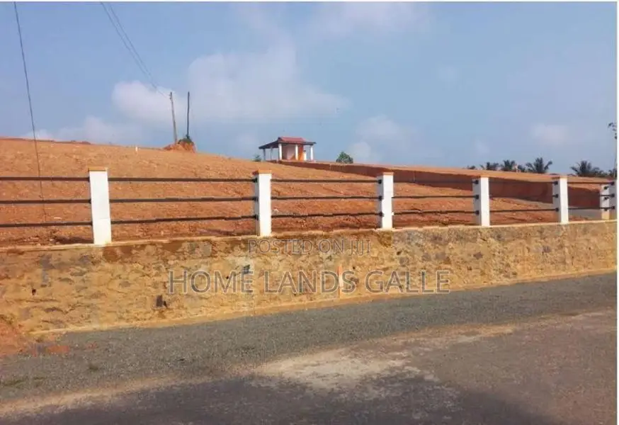 ගාල්ල - පින්නදූව නගරයෙන් බිම් කොටස්