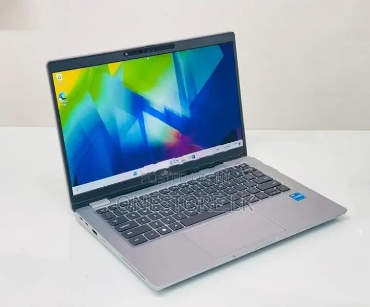 i3 12th Gen Latitude 5330 UHD Graphics Full HD IPS 14 inches