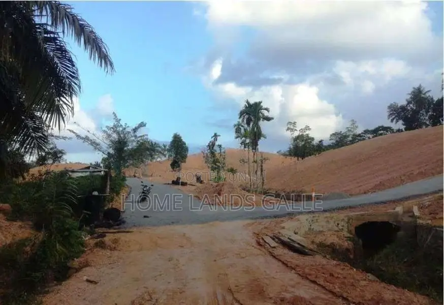 ගාල්ල - පින්නදූව නගරයෙන් බිම් කොටස්
