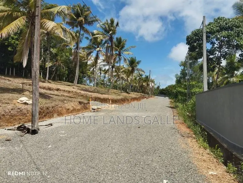 ගාල්ල - හපුගල ප්‍රධාන මාර්ගයට ආසන්නව