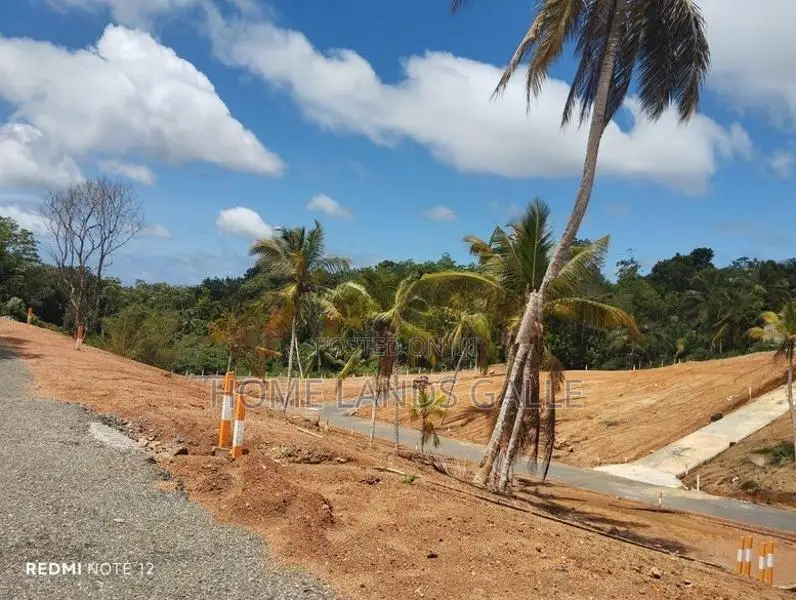 ගාල්ල - හපුගල ප්‍රධාන මාර්ගයට ආසන්නව