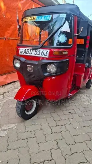 Bajaj RE 2015