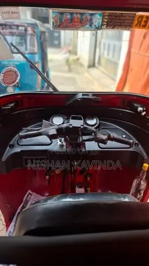 Bajaj RE 2015