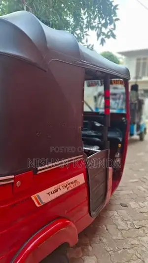 Bajaj RE 2015
