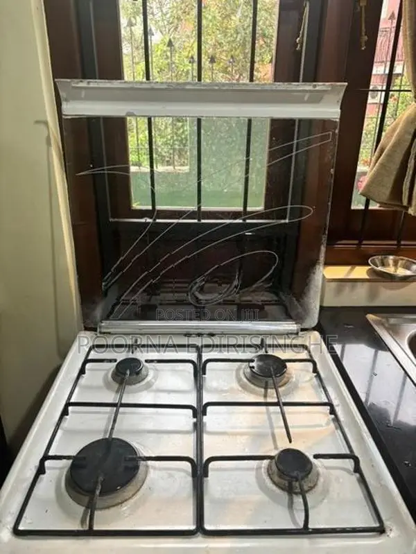 Aftron 4-Burner Gas Cooker with Oven