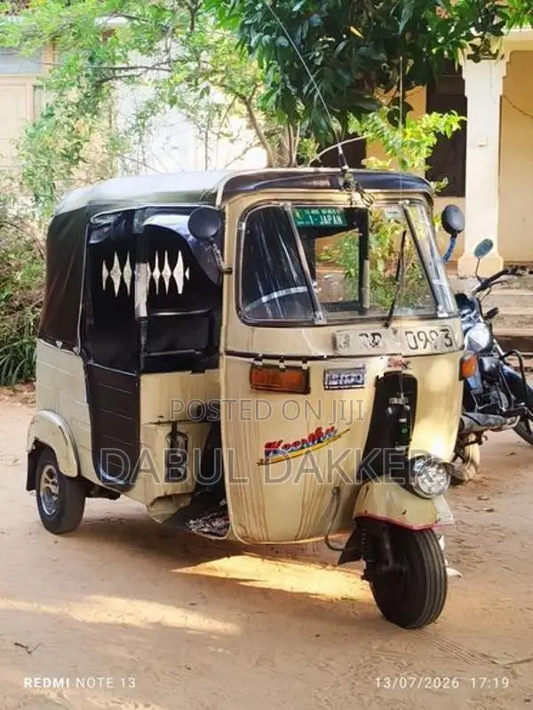 Bajaj RE 2001
